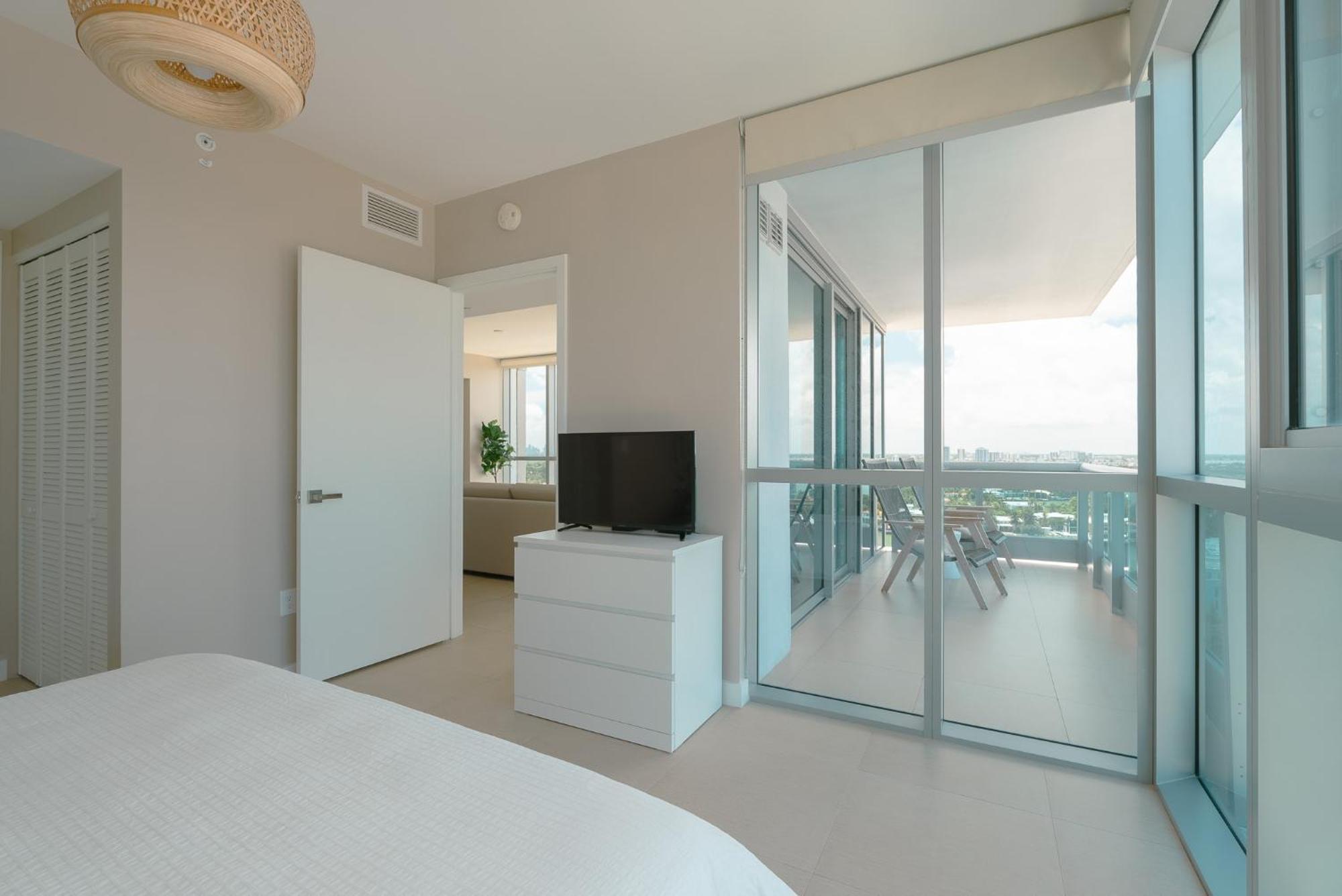 Ocean 2 Sky At Monte Carlo Miami Beach Bilik gambar
