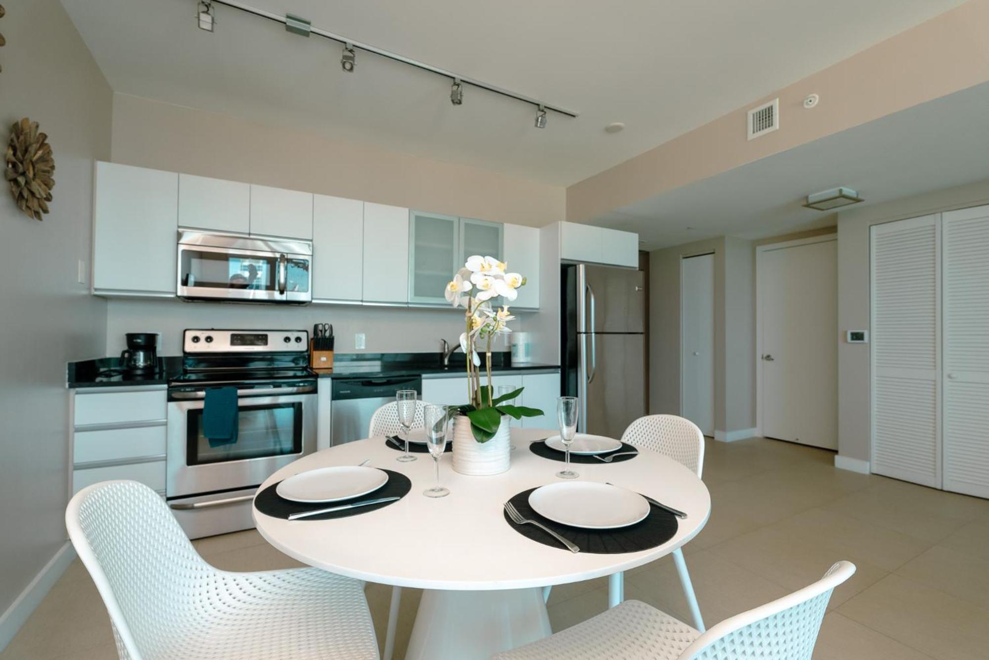Ocean 2 Sky At Monte Carlo Miami Beach Bilik gambar