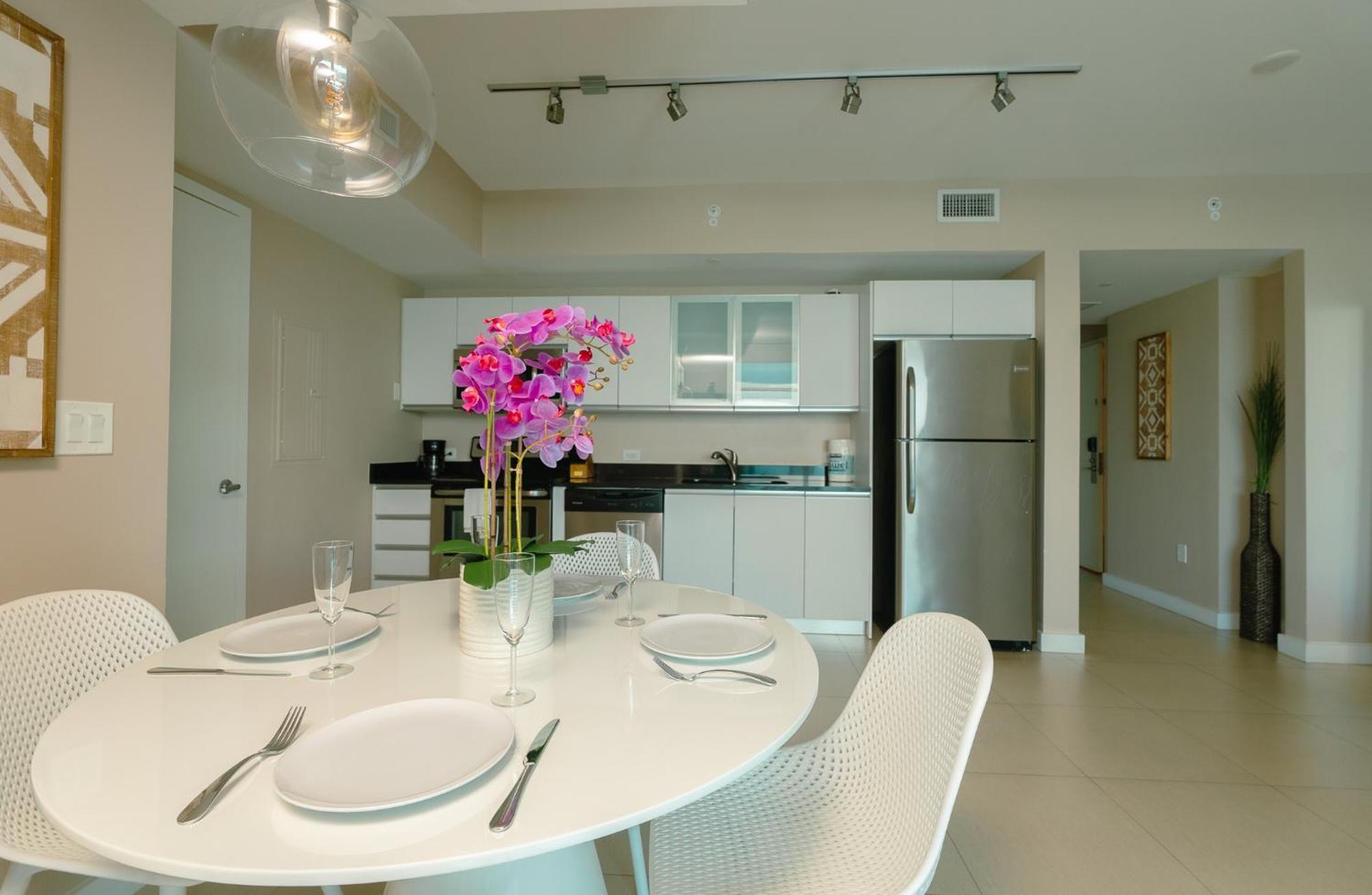 Ocean 2 Sky At Monte Carlo Miami Beach Bilik gambar