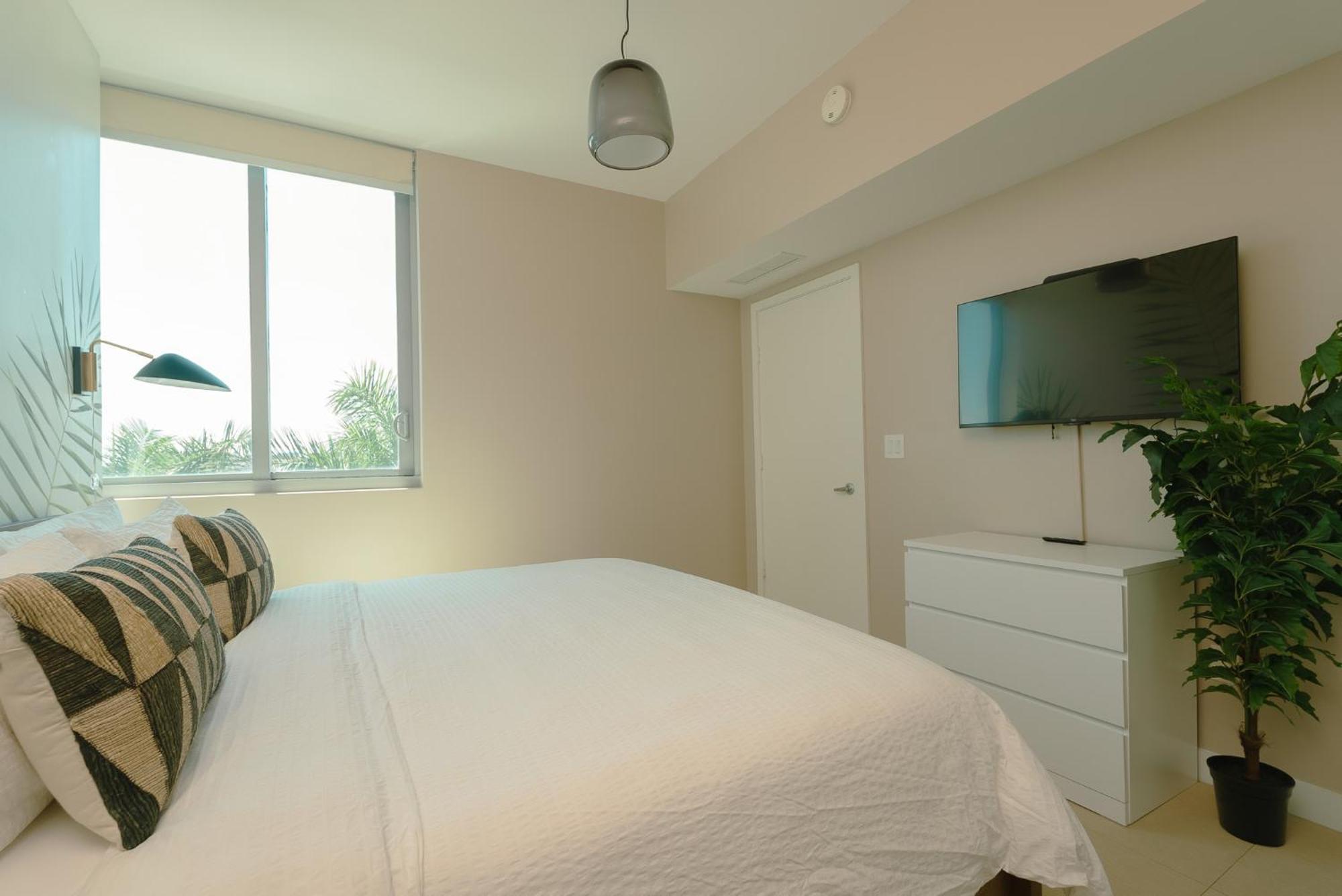 Ocean 2 Sky At Monte Carlo Miami Beach Bilik gambar